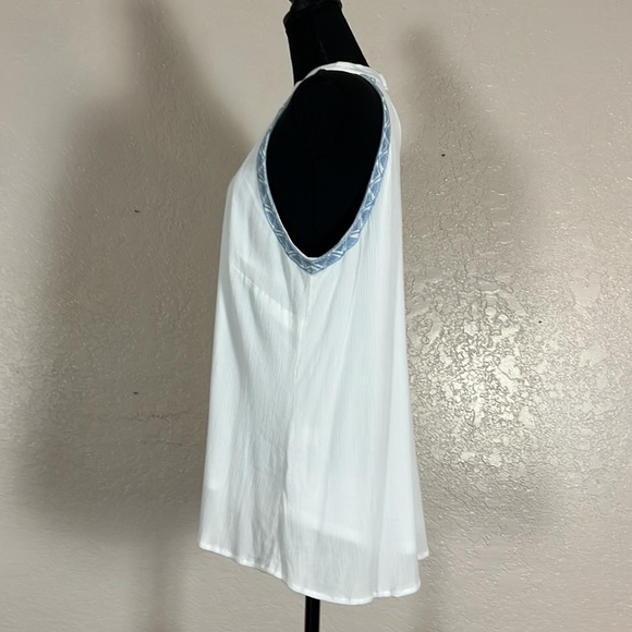 1730 NWOT Cato Sleeveless Embroidery Accents Back Cutout Blouse. SzXL - Picture 3 of 9
